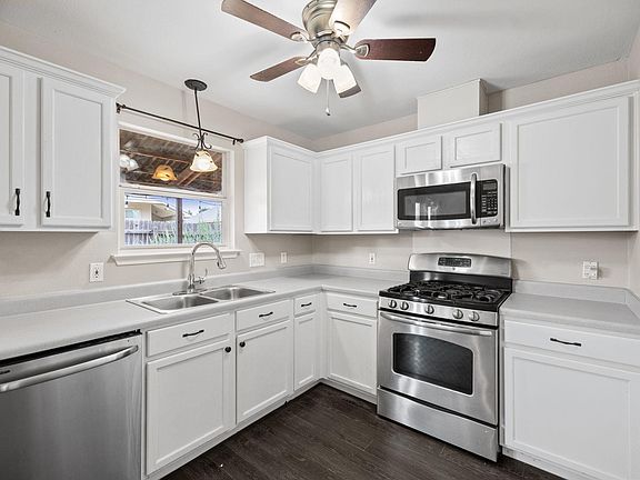 4th image of 413 Clarks Way