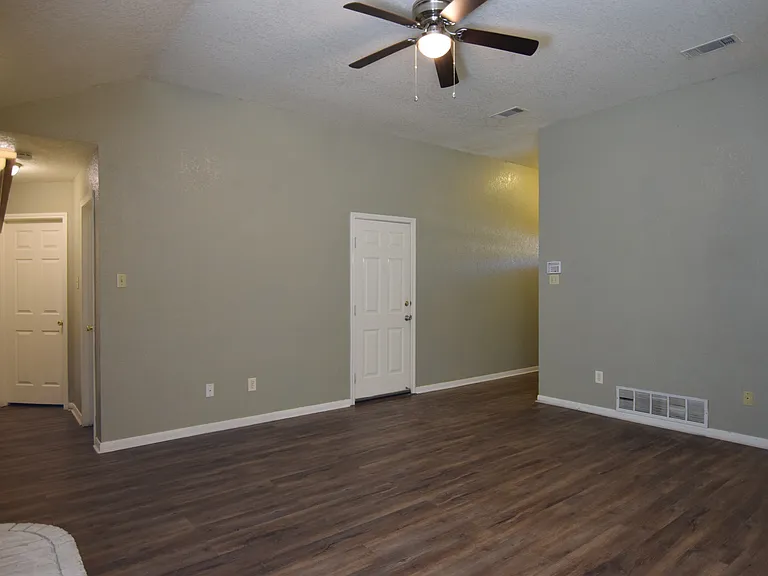 203 Bronc Dr — Photo 13