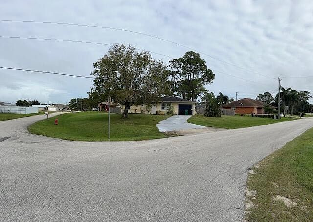 1st image of 701 NW Cardinal Drive