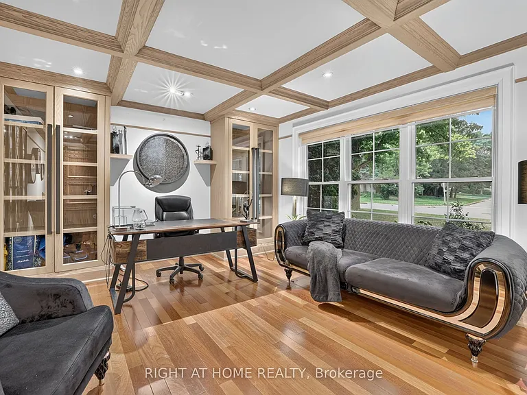 35 Brightbay Cres — Photo 8
