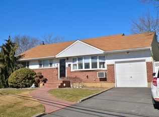 215 Haypath Rd, Old Bethpage, NY 11804