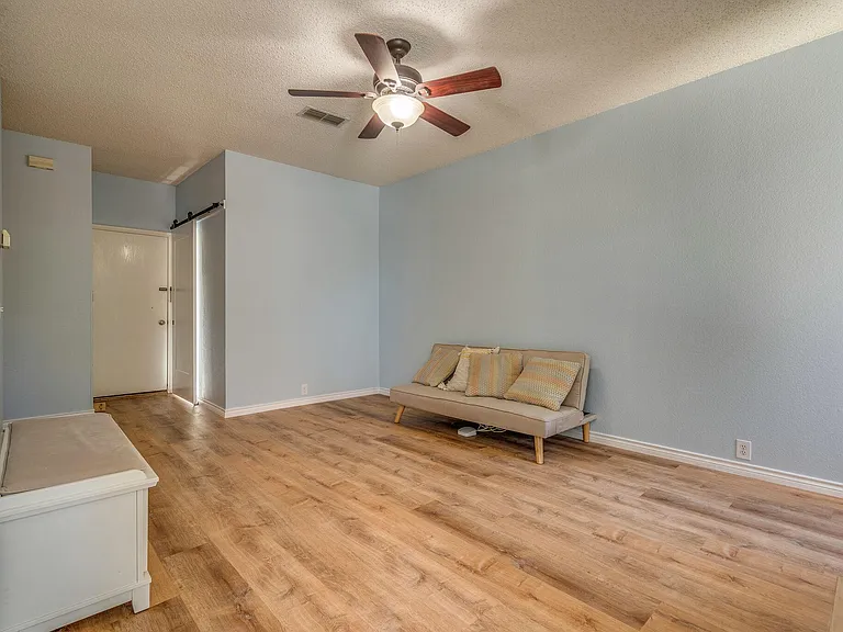 1605 Highdale Ct — Photo 13
