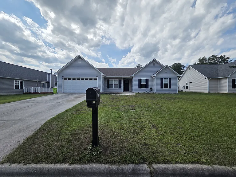 423 Spring Dr — Photo 1