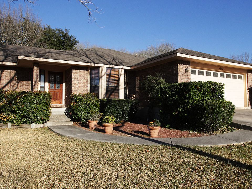1st image of 1947 Palace Dr