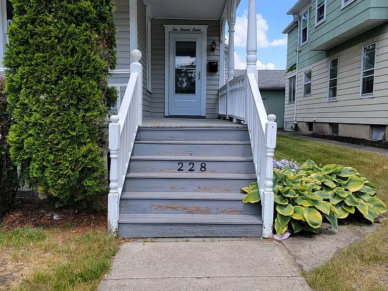 228 Philadelphia Ave W — Photo 1