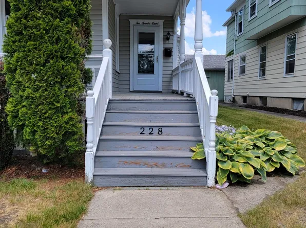 228 Philadelphia Ave W, Pittston, PA 18643