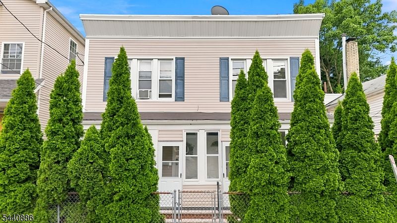 1st image of 604 Forest St