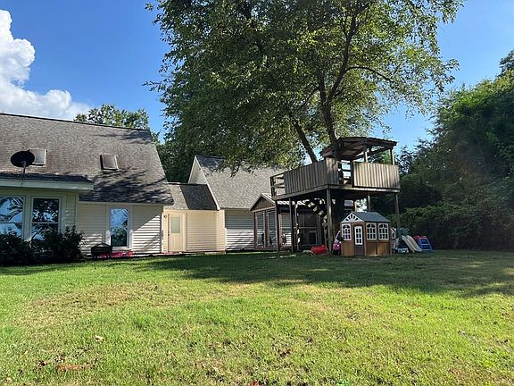 3rd image of 417 Stuart Island Rd