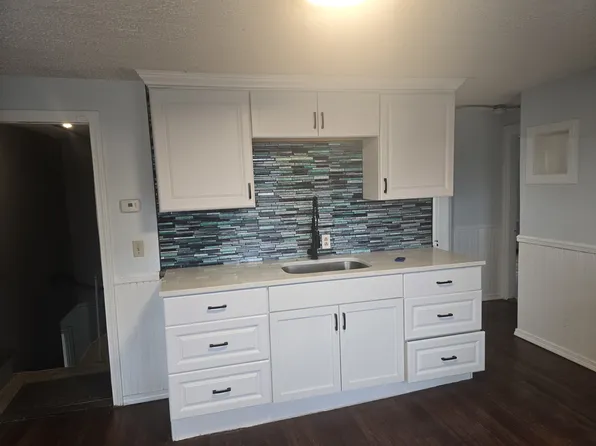 28 Darrow St Floor 3, Pawtucket, RI 02860