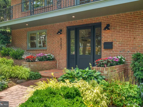 6202 Foxcroft Rd, Alexandria, VA 22307