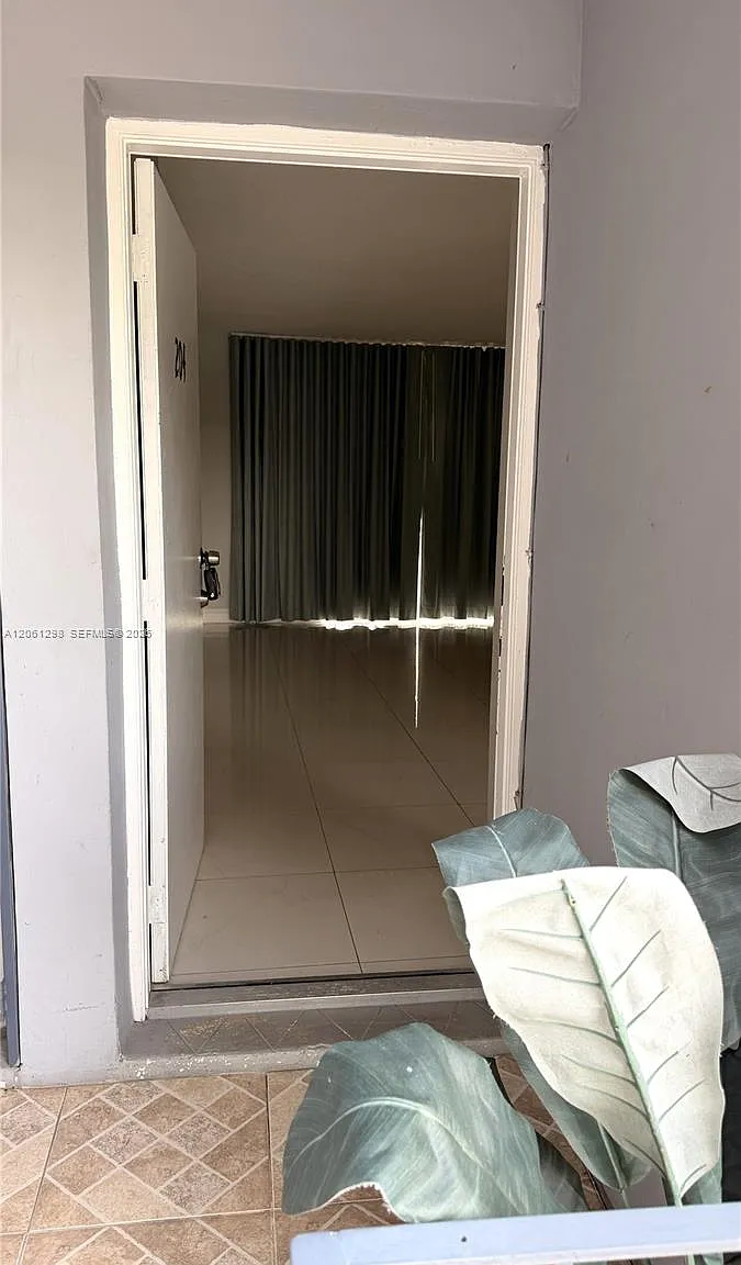 Rosales Condo — Photo 1