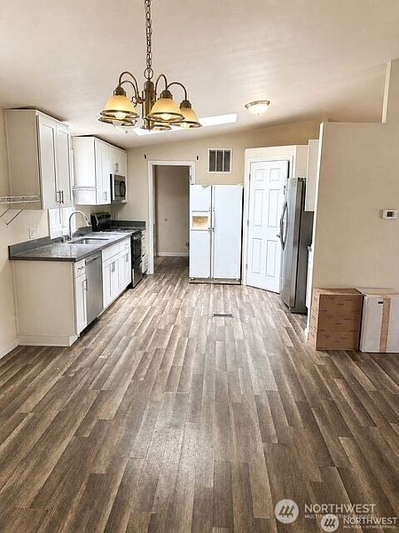 3rd image of 51 W Joslin Road