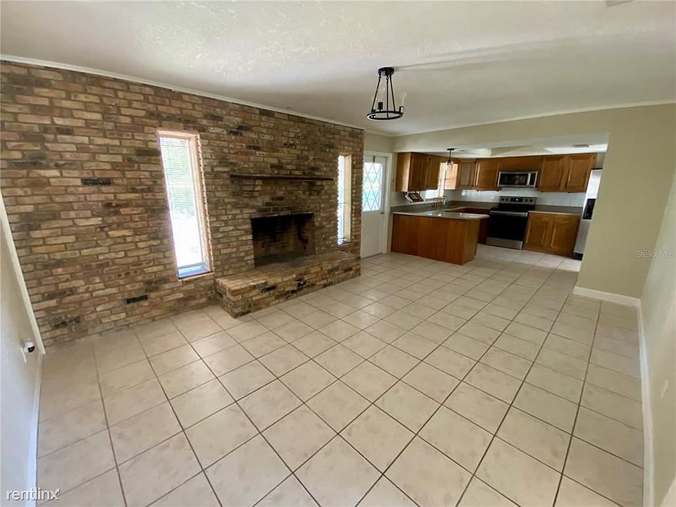 1st image of 1935R Meadow Ln