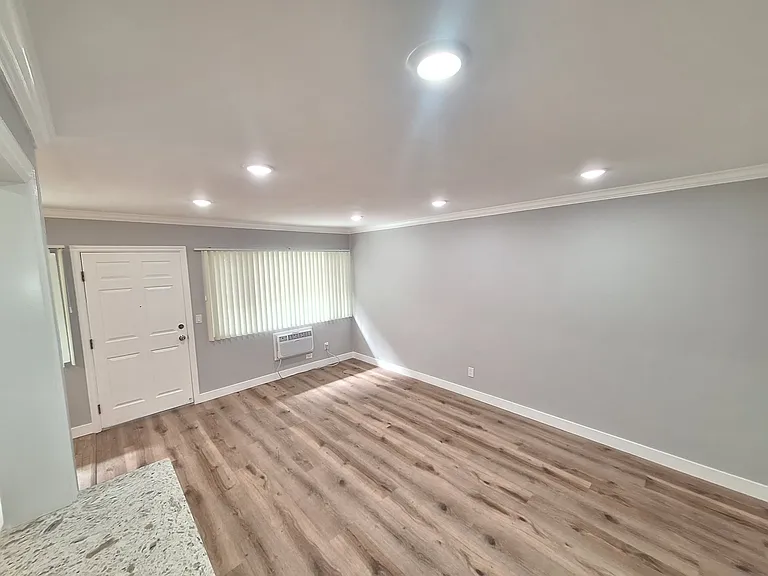 13961 Oxnard — Photo 11