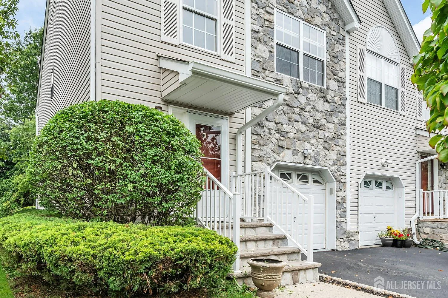 3 bed, 2.5 bath, 2033 sqft, $3,500 — Photo 3