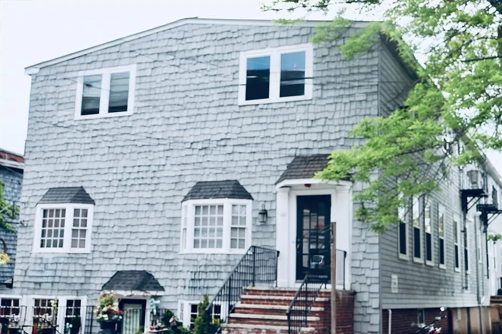 2 bed, 1.0 bath, 1000 sqft, $2,425 — Photo 2