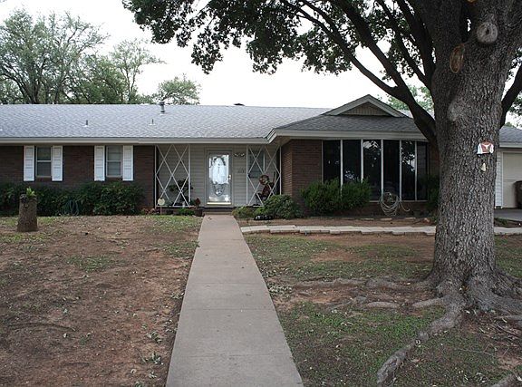 2nd image of 2610 A & M Cir