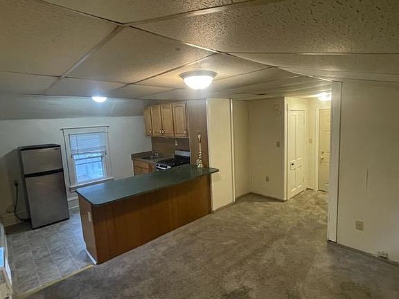 4th image of 1013 W Church St