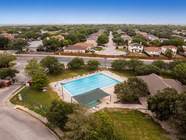 4902 Crestwood Hill Dr — Photo 49
