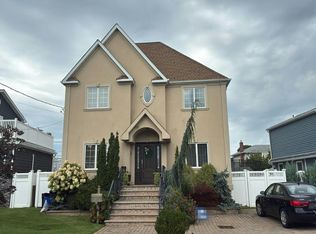 159 Wrights Ln, Oceanside, NY 11572