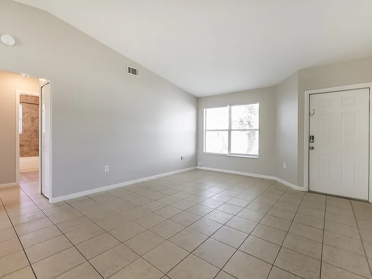 2122 SE 6th Ln — Photo 5