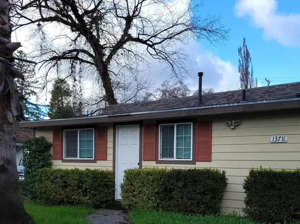 137 1/2 W 21st St, Chico, CA 95928