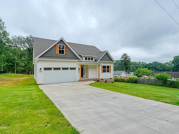 2nd image of 25 Greenbriar Ln