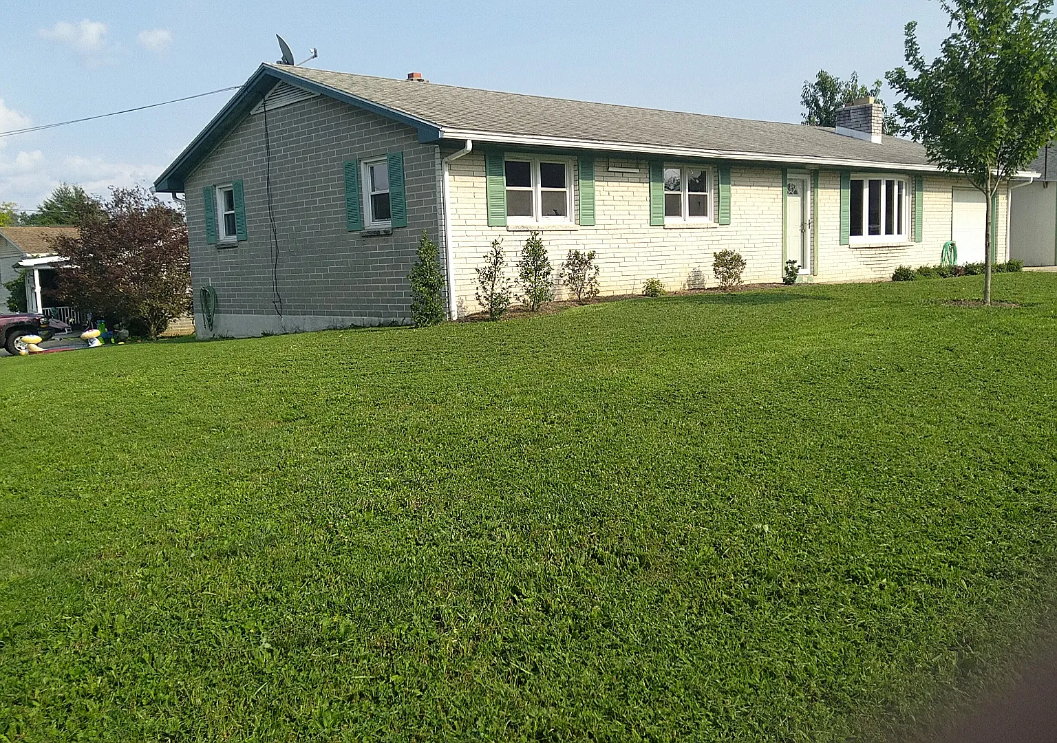 4 bed, 1.5 bath, 2500 sqft, $1,800 — Photo 2