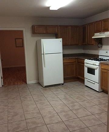 3rd image of 718 Delery St