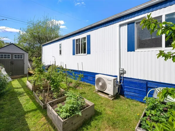 1498 Admirals Rd #4, New Songhees 1a, BC V9A 2R1