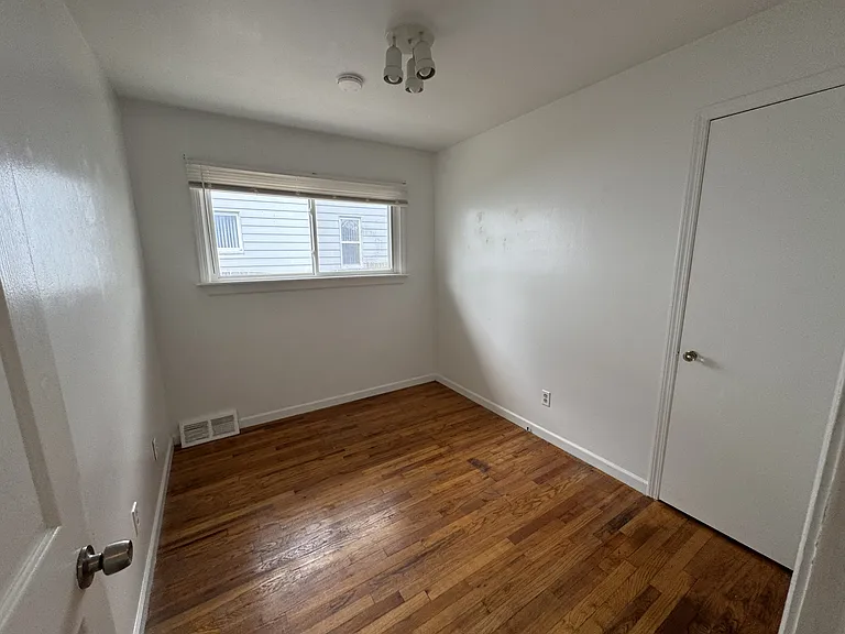 29203 Oakwood St — Photo 10