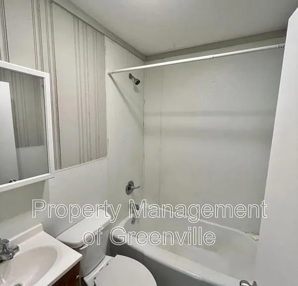 326 Loop St #B — Photo 9