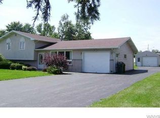 6916 Brookhaven Dr, Brookhaven, NY 14304