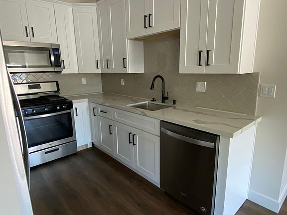 Kitchen: New stainless appliances, backsplash with under counter lighting. Super clean design and efficient storage space with plenty of cabinetry. 9' ceilings throughout first floor.