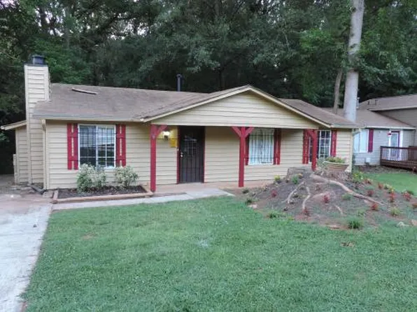 952 Parkwest Ln, Stone Mountain, GA 30088