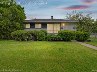 33565 John Hauk St, Garden City, MI 48135