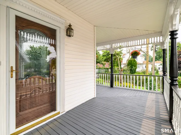 18 Elm Tree Pl, Stamford, CT