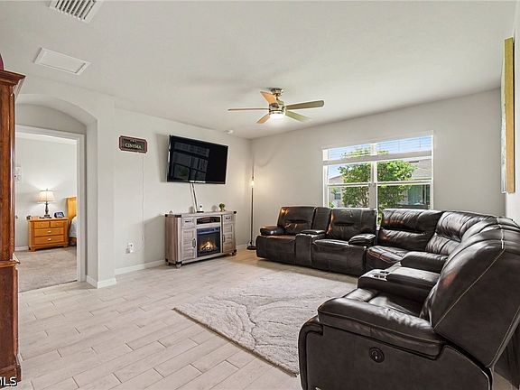 4th image of 322 NW 21st St