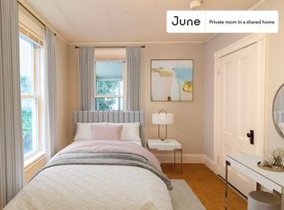6 7th St #8-A, Cambridge, MA 02141