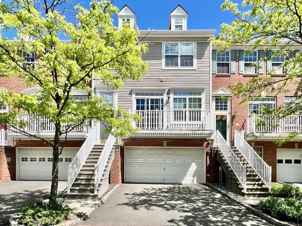 6 McMartin Ct, Jersey City, NJ 07305