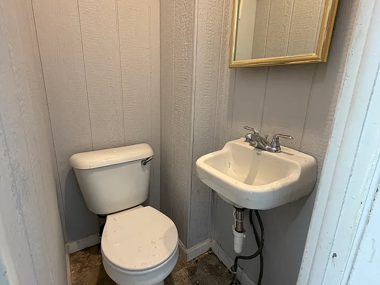 464 Genesee St #1 — Photo 7