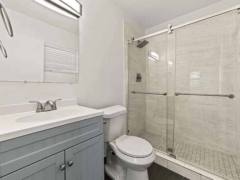 732 SE 15th St #1 — Photo 10
