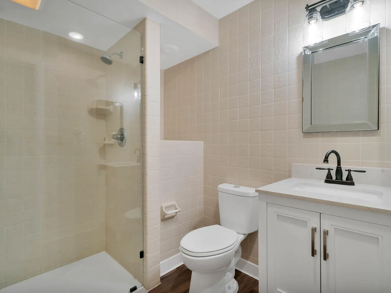 4 bed, 2.0 bath, 2155 sqft, $862 — Photo 2