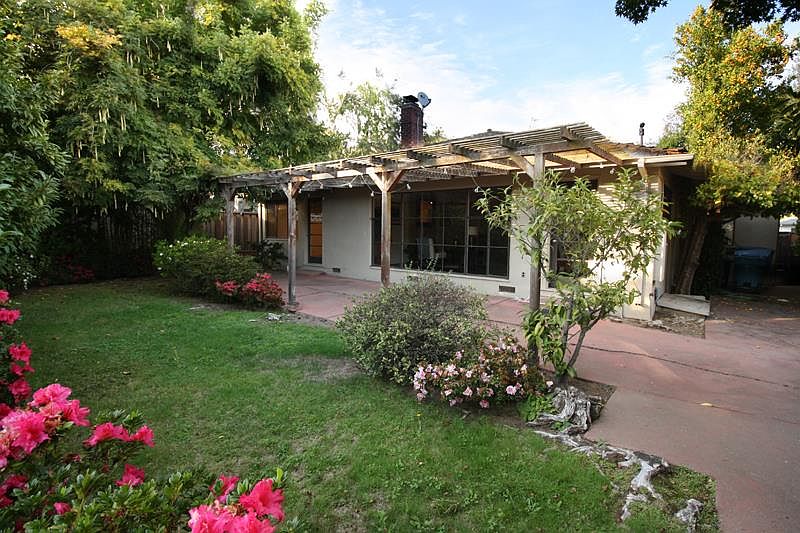 1st image of 1584 Mariposa Ave