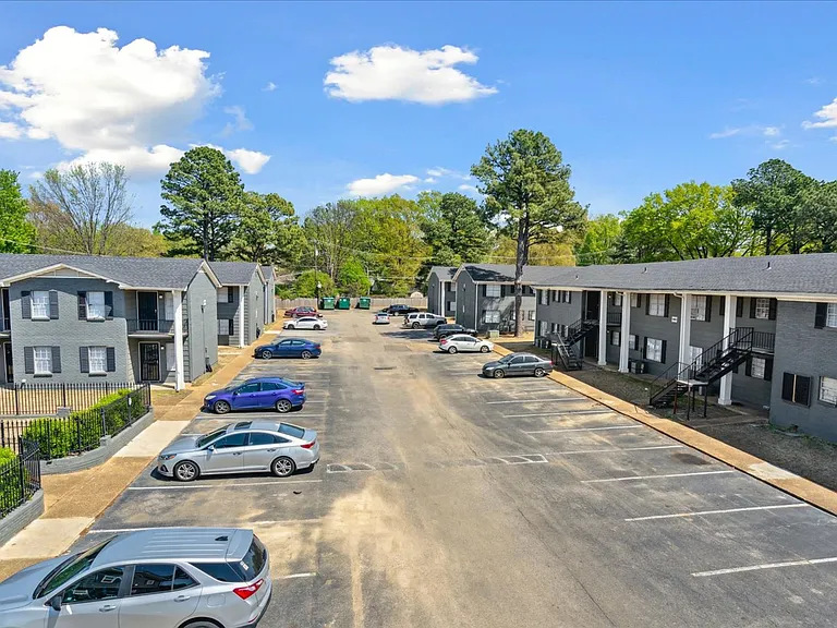 Graceland Pointe Apartments: Modern Style, Excellent Value in Memphis — Photo 12