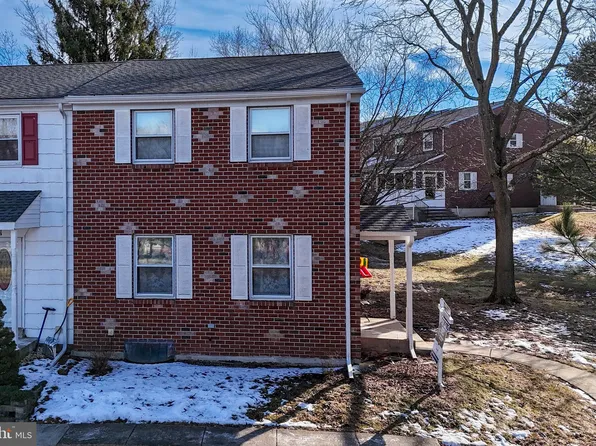 82 Colonial Dr, Telford, PA 18969