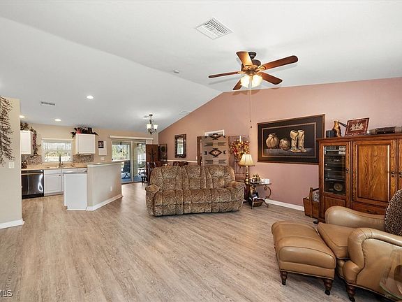 4th image of 2041 NE 28th St