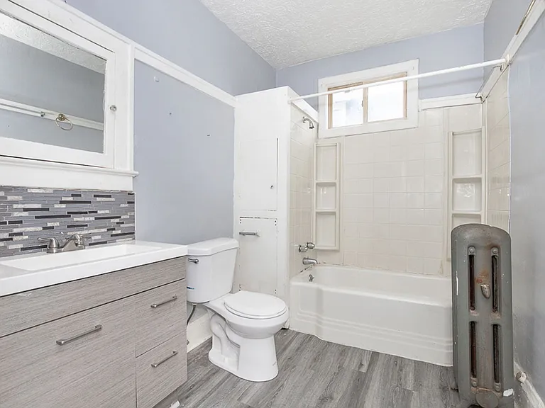 2827 Avondale Ave — Photo 4