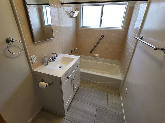 5th image of 5016 W 137th St