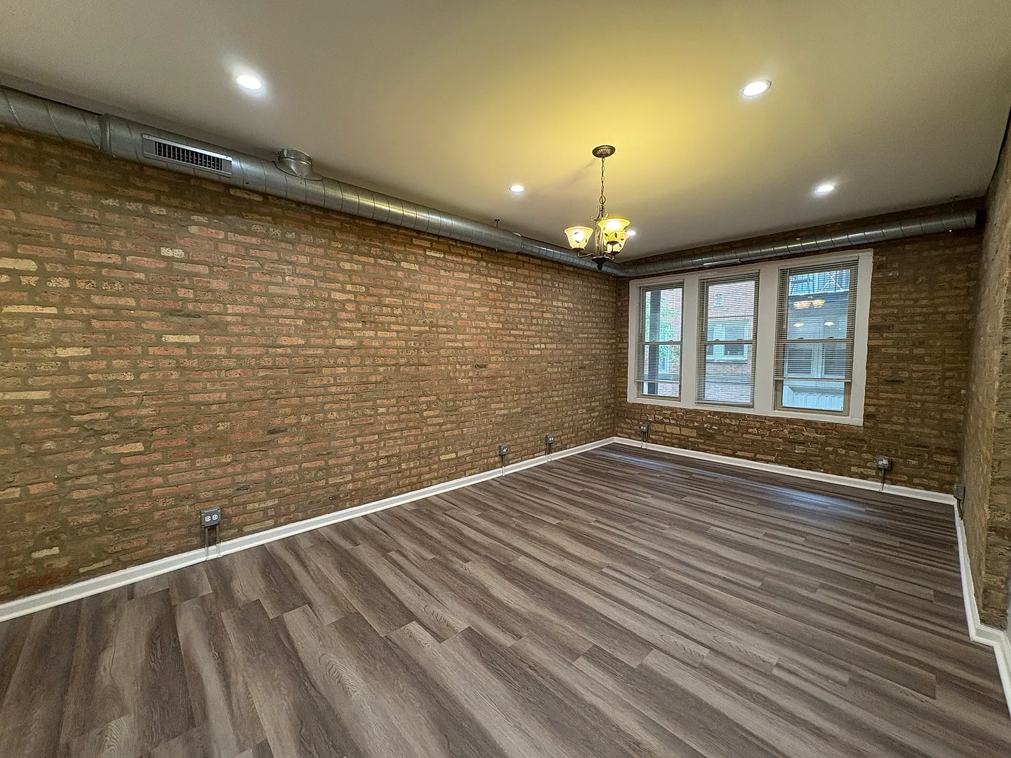 2 bed, 750 sqft, $2,000 — Photo 2